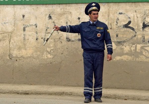 Молдавским дорожным полицейским запретили жевать жвачку