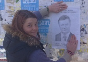 В Донецке задерживали активистов, намеревавшихся расклеить листовки с изображением Януковича