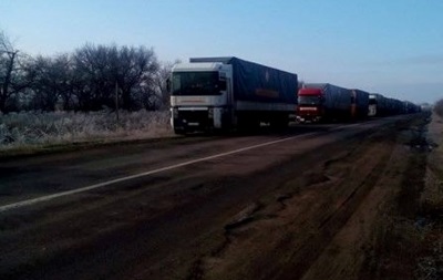 Из 22 грузовиков с гумпомощью на Донбасс батальоны пропустили только один