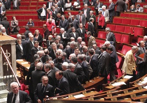 Левые партии выиграли парламентские выборы во Франции
