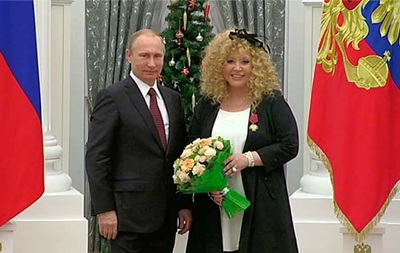Путін нагородив Аллу Пугачову орденом