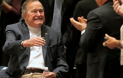 Джордж Буш-старший потрапив до лікарні
