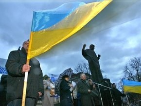 Опрос: Украине необходима  сильная рука  и новая политсила