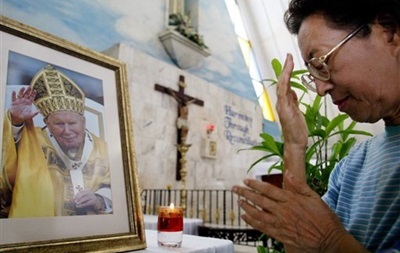 Покушавшийся на жизнь Иоанна Павла II посетил его могилу