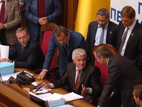 Из зарплаты депутата вычтут 6 тысяч гривен на ремонт микрофона Литвина