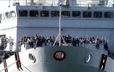 Поблизу берегів Італії виявлено ще одне некероване судно з біженцями