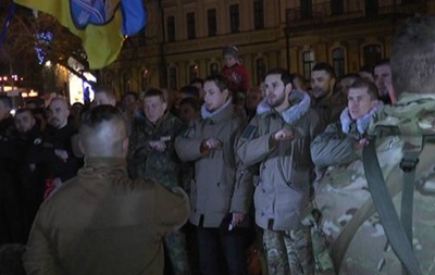 Бойцы  Азова  и  Киевщины  отправились в зону АТО на ротацию