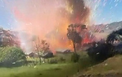 Очевидцы сняли на видео взрыв на фабрике фейерверков