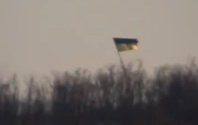 У батальйоні Азов показали, як вивісили прапор України на передовій