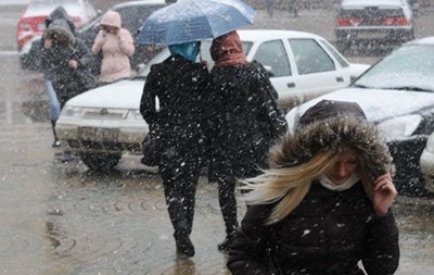 Украинцев ожидают мокрый снег с дождем