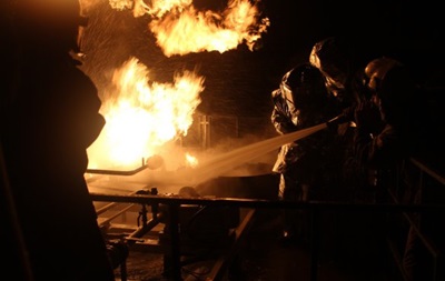 Под Киевом спасатели ликвидировали пожар на заправке