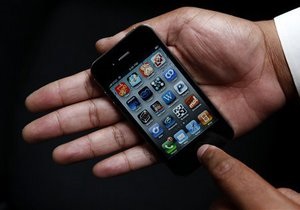 В аэропорту Борисполь пограничники разоблачили контрабанду ста телефонов iPhone 4