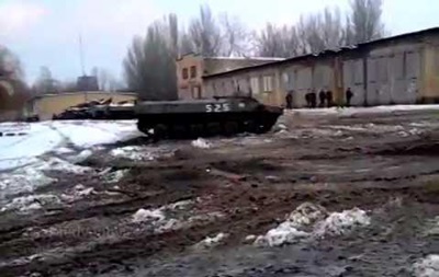 Сепаратисты выложили в сеть видео  дрифта  на военной технике