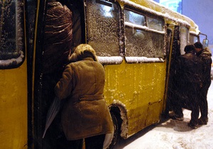 Снег в киеве - пробки - ситуация на дорогах: В Киеве восстановлено движение автобусов на 20 маршрутах