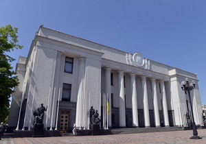 Треть принятых в мае украинским парламентом законов касалась учреждения праздников