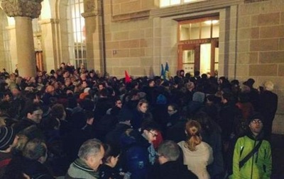 У Цюриху влаштували мітинг проти виступу Порошенка - ЗМІ