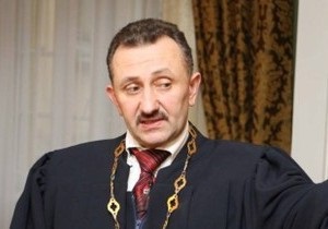 Пресс-секретарь Зварича сообщила, что экс-судья не ел материалы дела