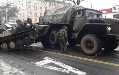 В Донецке  Урал  сепаратистов врезался в маршрутку
