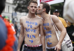 Фотогалерея: Гей-пора. По миру прокатилась волна парадов сексменьшинств