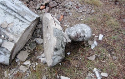 На Черкащині невідомі зруйнували пам ятник Леніну