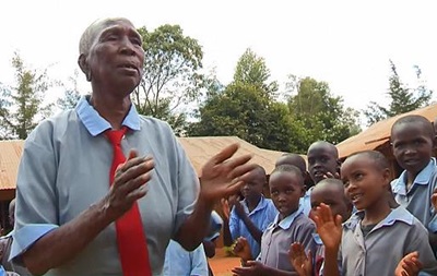 В Кении пошла в школу 90-летняя старушка