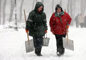 К уборке снега в Украине привлечены почти 8 тысяч человек