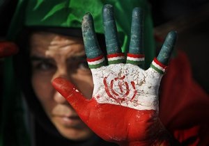 В Иране полиция применила против сторонников оппозиции слезоточивый газ