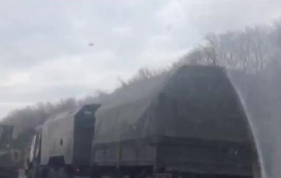 Очевидцы сняли на видео большую колонну техники в Ростовской области