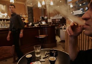 Черногория вводит запрет на курение в общественных местах