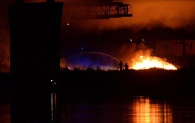 У Польщі горить один з головних мостів