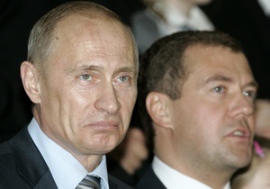 Опрос: В России выросло количество противников кандидатур Путина и Медведева на выборах-2012