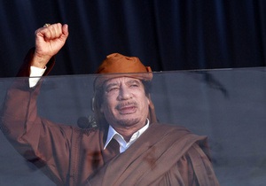 В Ливии разграбили и сожгли семейный дворец Каддафи