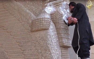 Бойовики  Ісламської держави  нищать стародавні пам ятники в Іраку 