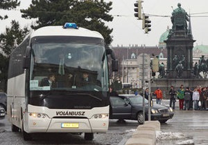 В Австрии водитель автобуса вернул пенсионерке забытые ею 390 тысяч евро