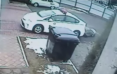 В сети появилось видео, как автомобиль ГАИ сбивает гаишника