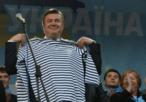 Подарки, преподнесенные Януковичу, выставят в библиотеке Вернадского