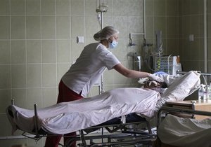 Яценюк: В госбюджете на лечение одного министра выделяется столько же, сколько на лечение 4026 украинцев