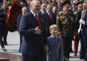 Лукашенко прилетел в Киев с девятилетним сыном