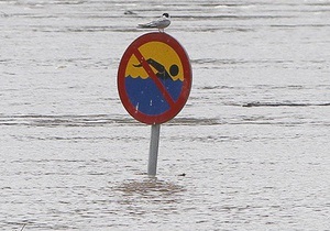 Азаров - новости Житомирской области - паводок - наводнение - Азаров выехал в Житомирскую область на место паводка