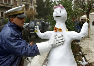 Жительница Британии позвонила в службу спасения, обнаружив пропажу снеговика