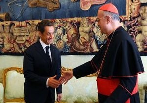 Президент Франции и Папа Римский обсудили проблему цыган