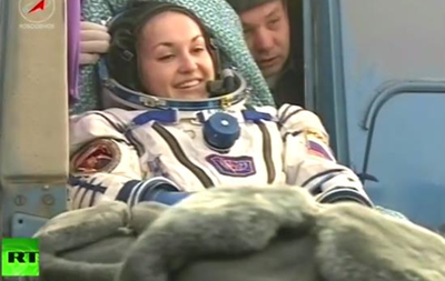 Спускаемый аппарат Союза с тремя космонавтами приземлился в Казахстане