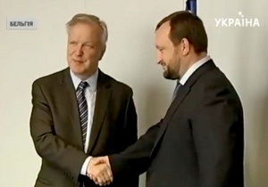 Арбузов в Брюсселе встретился с еврокомиссаром Карелом де Гюхтом