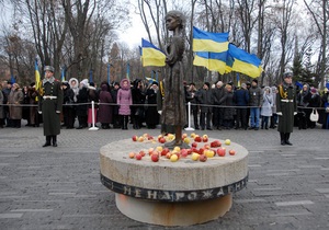 В Киеве более 5000 человек почтили память жертв Голодомора