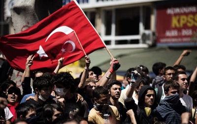 Тысячи турецких медиков бастовали против низкой зарплаты