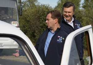 Фотогалерея: Ехали в Победах. Янукович и Медведев устроили дружеский автопробег