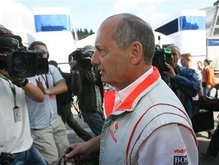Глава McLaren развеял слухи о своей отставке