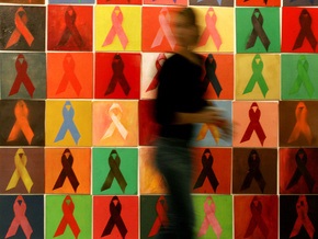Ученые: ВИЧ эволюционирует быстрее, чем разрабатываются вакцины против него