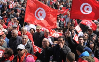 У Тунісі десятки тисяч людей вийшли на протест проти тероризму