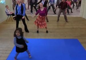 Вирусную рекламу Samsung с танцующей девочкой посмотрели более трех миллионов человек